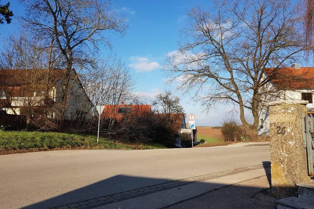 Dachwohnung Eyb Mit 3 Schlafzimmern Ansbach Exterior foto